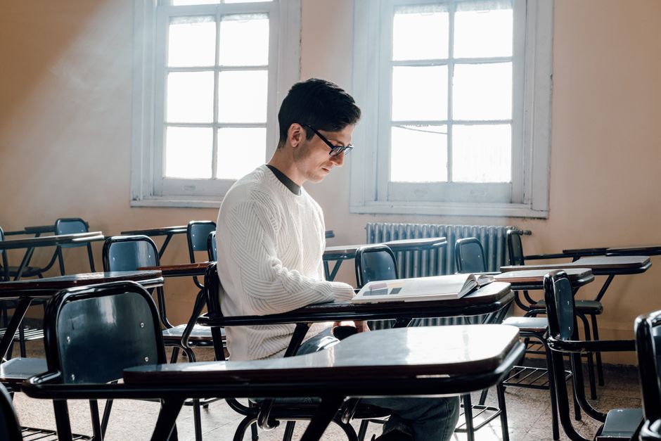 晚自习后排的哈欠与教育这件事